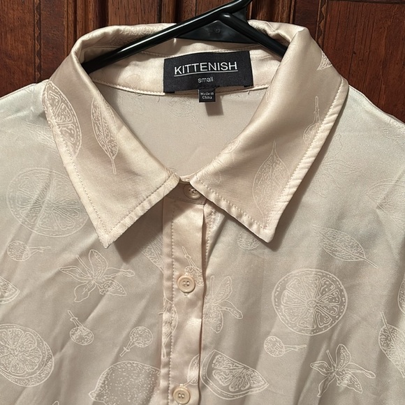 Kittenish Blouse - Picture 3 of 5